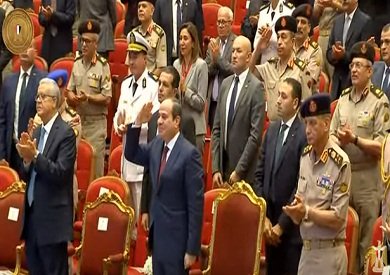 السيسي والمجلس الأعلى للقوات المسلحة يؤدون التحية العسكرية لخمسة من أبطال أكتوبر السيسي والمجلس الأعلى للقوات المسلحة يؤدون التحية العسكرية لخمسة من أبطال أكتوبر