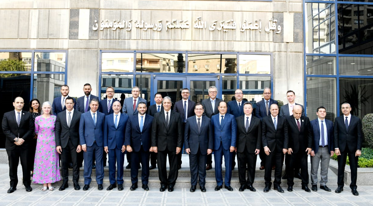 وزير البترول المصري: مؤتمر ايجبس سيكون منصة مهمة للحوار مع الرؤساء التنفيذيين لشركات الطاقة العالمية وزير البترول المصري: مؤتمر ايجبس سيكون منصة مهمة للحوار مع الرؤساء التنفيذيين لشركات الطاقة العالمية