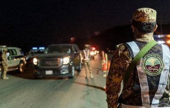 السعودية.. ضبط 4 أشخاص لنقلهم 17 مخالفًا لنظام أمن الحدود