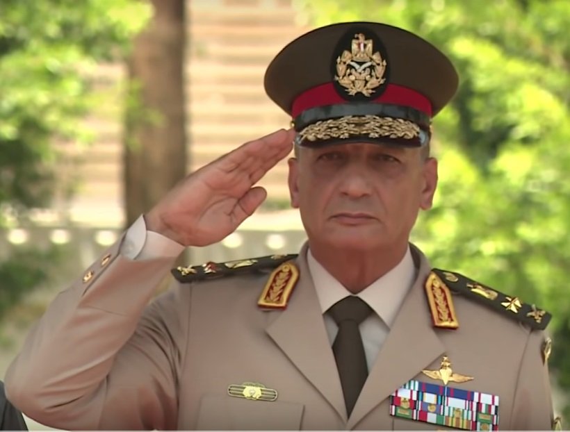 وزير الدفاع المصري يشهد إجراءات تفتيش الحرب لإحدى تشكيلات المنطقة الغربية العسكرية وزير الدفاع المصري يشهد إجراءات تفتيش الحرب لإحدى تشكيلات المنطقة الغربية العسكرية