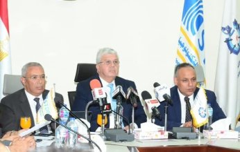 وزير التعليم العالي بمصر يُسلم عقود لدعم 67 مشروعًا بحثيًا بقيمة 106 مليون جنيه
