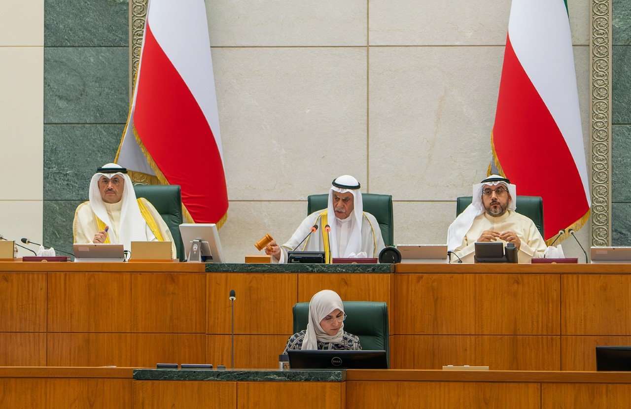 مجلس الأمة الكويتي يوافق على طلب رفع الحصانة عن النائب عبيد المطيري ويرفض رفعها عن النائب حامد البذالي مجلس الأمة الكويتي يوافق على طلب رفع الحصانة عن النائب عبيد المطيري ويرفض رفعها عن النائب حامد البذالي
