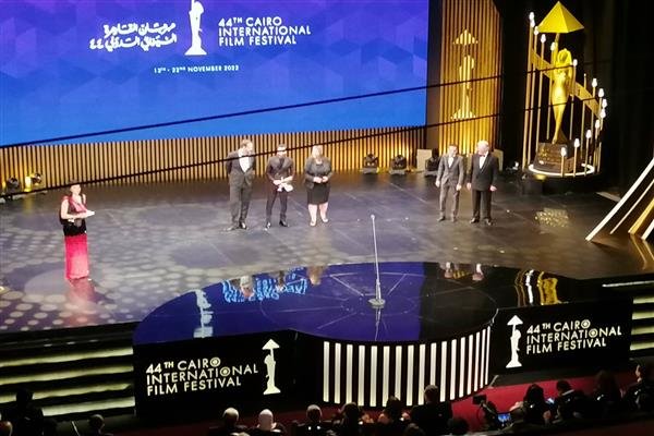"جويلاند" يفوز بجائزة فتحي فرج بمسابقة أسبوع النقاد في مهرجان القاهرة السينمائي "جويلاند" يفوز بجائزة فتحي فرج بمسابقة أسبوع النقاد في مهرجان القاهرة السينمائي
