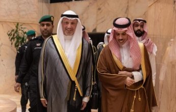 وزير الخارجية السعودي يستقبل نظيره الكويتي لدى وصوله الرياض