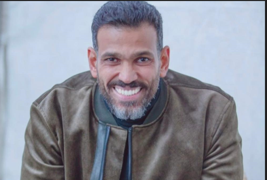 إيهاب عبد الواحد يكشف كواليس تسجيله لأغنية تتر مسلسل "إيجار قديم" إيهاب عبد الواحد يكشف كواليس تسجيله لأغنية تتر مسلسل "إيجار قديم"