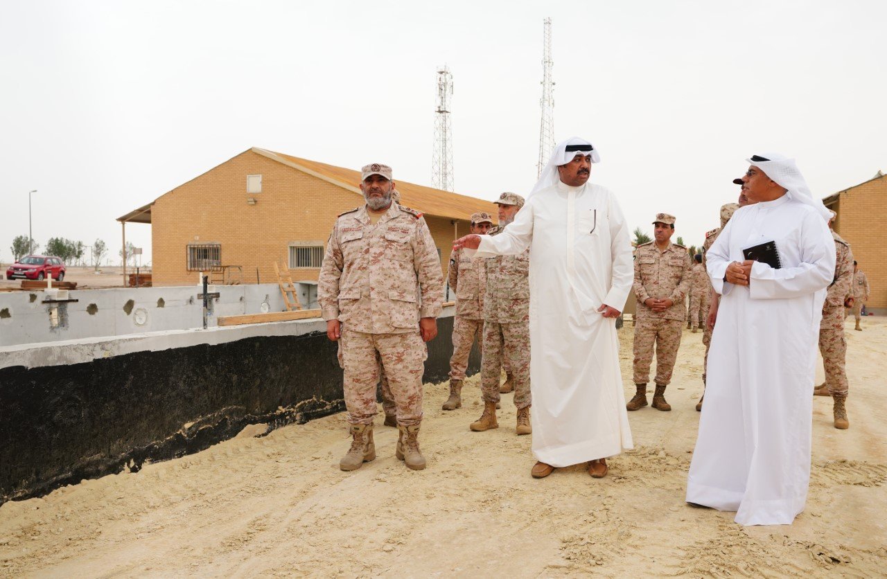 وزير الدفاع الكويتي: حريصون على استكمال تنفيذ خطط وبرامج التأهيل والإعداد للمباني والمنشآت بجميع المعسكرات وزير الدفاع الكويتي: حريصون على استكمال تنفيذ خطط وبرامج التأهيل والإعداد للمباني والمنشآت بجميع المعسكرات