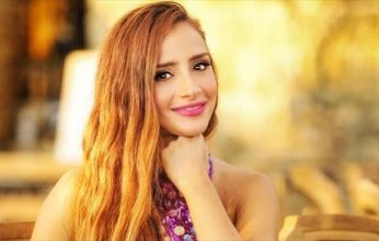 نقابة الموسيقيين المصرية توقف المطربة اللبنانية كارولينا كرم