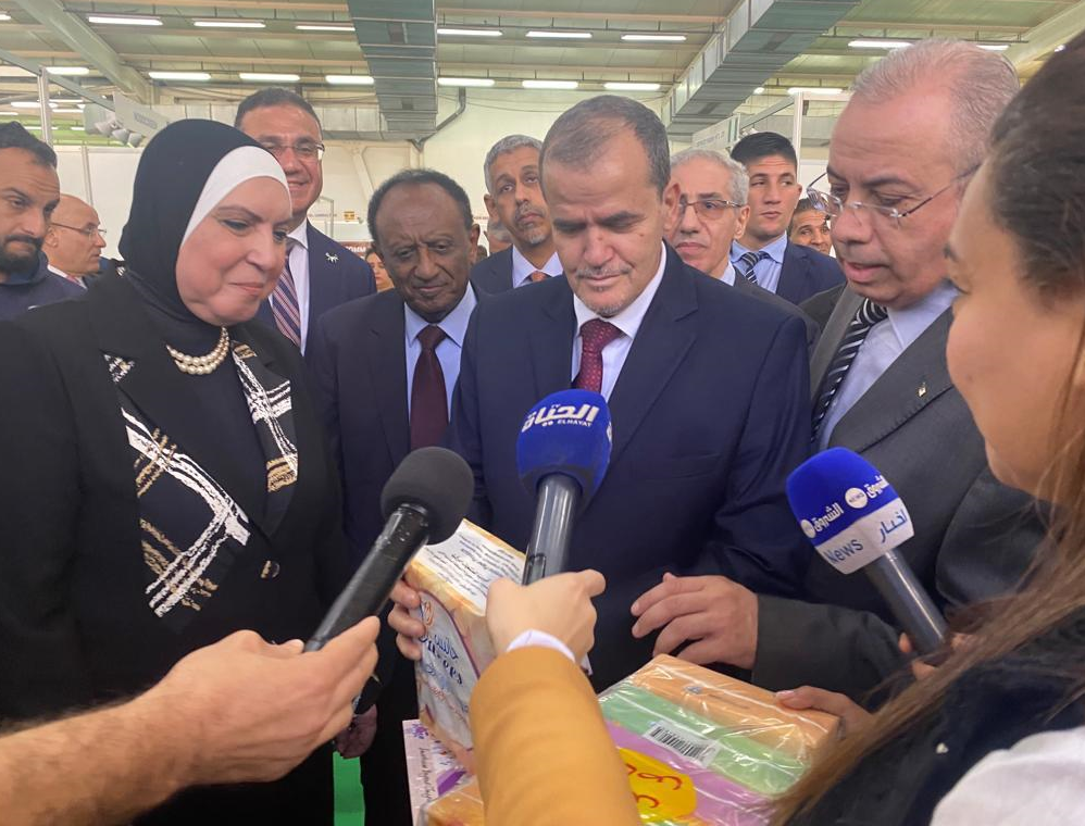 نيفين جامع تعرض تجربة مصر بالنهوض بقطاع المشروعات الصغيرة والمتوسطة نيفين جامع تعرض تجربة مصر بالنهوض بقطاع المشروعات الصغيرة والمتوسطة