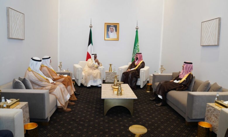 ولي العهد الكويتي يلتقي نظيره السعودي على هامش مؤتمر قمة “شرم الشيخ” ولي العهد الكويتي يلتقي نظيره السعودي على هامش مؤتمر قمة “شرم الشيخ”