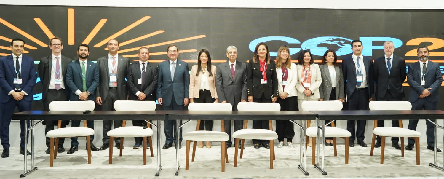 وزيرة التخطيط المصرية تشهد توقيع اتفاقيات بقيمة 83 مليار دولار في قطاع الطاقة المتجددة وزيرة التخطيط المصرية تشهد توقيع اتفاقيات بقيمة 83 مليار دولار في قطاع الطاقة المتجددة
