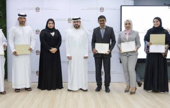الصحة الإماراتية تكرم متعاملين اقترحوا أفكاراً وتحسينات مبتكرة