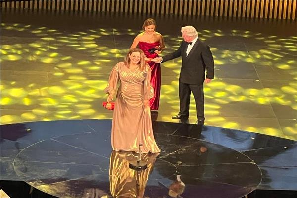 كاملة أبوذكرى تحصد جائزة «فاتن حمامة للتميز» في افتتاح مهرجان القاهرة السينمائي كاملة أبوذكرى تحصد جائزة «فاتن حمامة للتميز» في افتتاح مهرجان القاهرة السينمائي