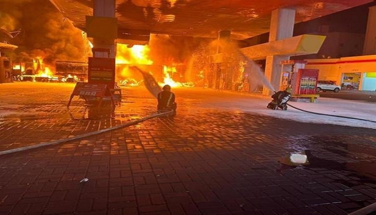 السيطرة على حريق ناقلة وقود في المدينة المنورة السيطرة على حريق ناقلة وقود في المدينة المنورة