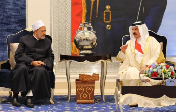 عاهل البحرين: جهود شيخ الأزهر في نشر ثقافة الأخوة الإنسانية محل تقدير من قادة وحكماء العالم