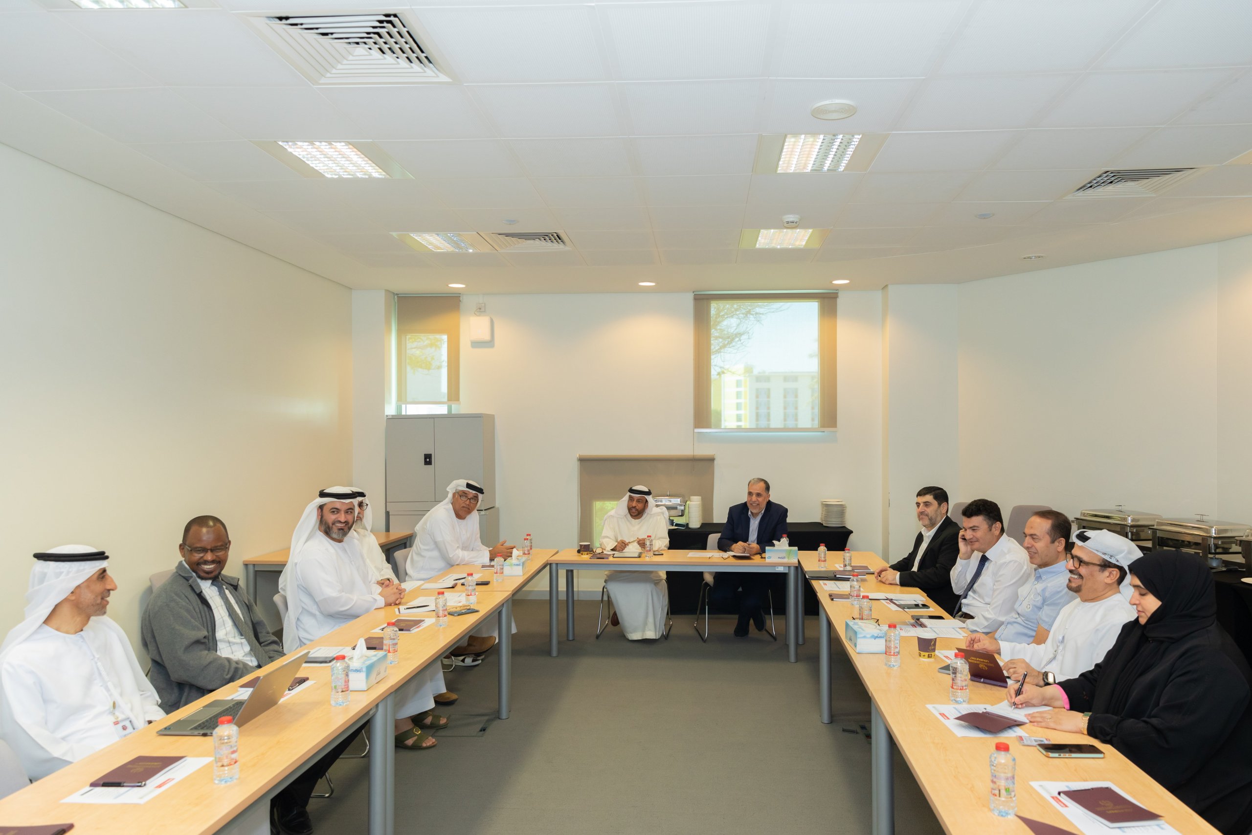 جامعة الإمارات: "استشاري كلية العلوم " يناقش سبل تحديث وتطوير البرامج والمخرجات الأكاديمية للكلية جامعة الإمارات: "استشاري كلية العلوم " يناقش سبل تحديث وتطوير البرامج والمخرجات الأكاديمية للكلية