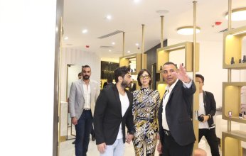 نجيب ساويرس وتامر حسني يشاركان في احتفالية افتتاح أحد أكبر مشروعات التجميل في مصر.. صور