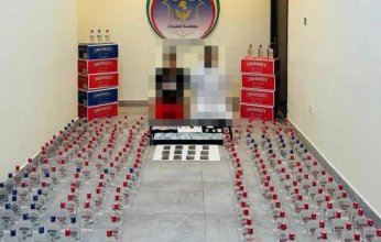 الكويت.. ضبط شخصين بحوزتهما كمية من المواد المخدرة و240 زجاجة خمور مستوردة