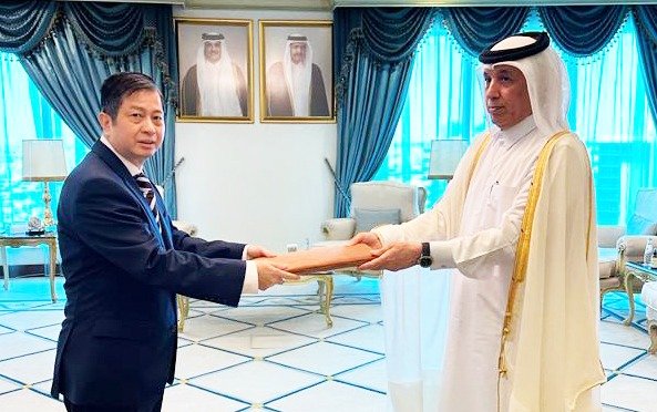 وزيرالخارجية القطري يتسلم نسخة من أوراق اعتماد سفيري زيمبابوي واتحاد ميانمار وزيرالخارجية القطري يتسلم نسخة من أوراق اعتماد سفيري زيمبابوي واتحاد ميانمار