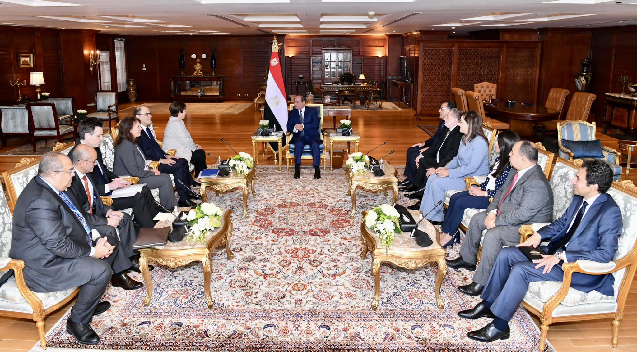 الرئيس السيسي يبحث مع كريستالينا جورجييفا أوجه الشراكة بين مصر وصندوق النقد الدولي الرئيس السيسي يبحث مع كريستالينا جورجييفا أوجه الشراكة بين مصر وصندوق النقد الدولي