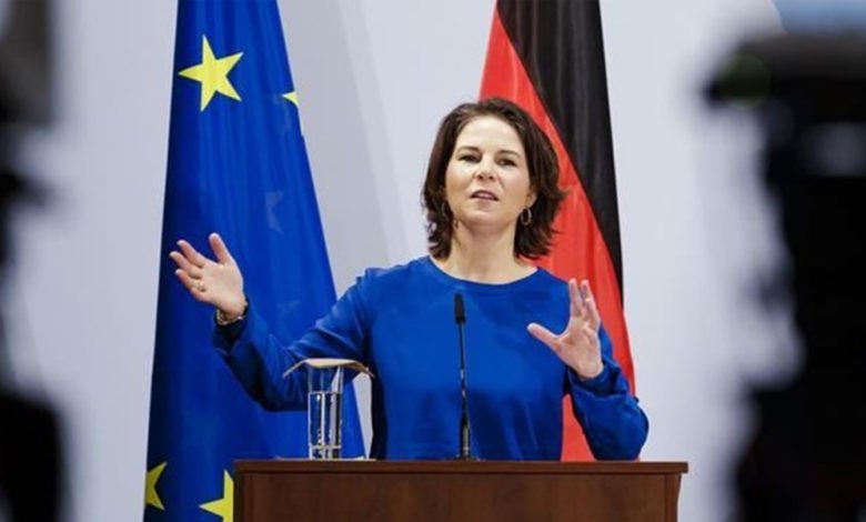 الحكومة الألمانية تطالب تركيا وهنغاريا بعدم تعطيل انضمام السويد وفنلندا لحلف الناتو الحكومة الألمانية تطالب تركيا وهنغاريا بعدم تعطيل انضمام السويد وفنلندا لحلف الناتو
