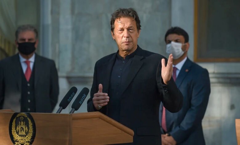 عمران خان يتهم رئيس الوزراء الباكستاني شهباز شريف بالتورط في محاولة اغتياله عمران خان يتهم رئيس الوزراء الباكستاني شهباز شريف بالتورط في محاولة اغتياله