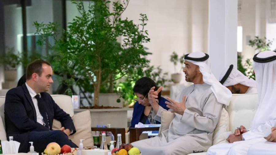 رئيس الإمارات يستقبل وزير القوات المسلحة الفرنسي رئيس الإمارات يستقبل وزير القوات المسلحة الفرنسي