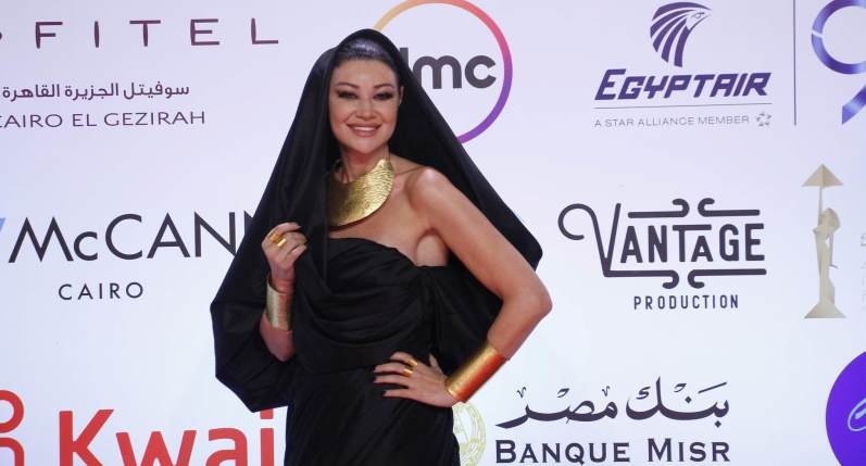 بالملاية اللف.. أروى جودة تتألق على ريد كاربت مهرجان القاهرة السينمائي بالملاية اللف.. أروى جودة تتألق على ريد كاربت مهرجان القاهرة السينمائي