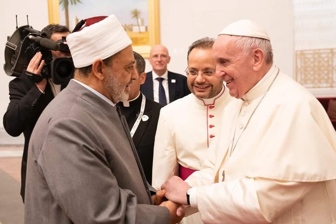 بابا الفاتيكان يؤكد إعجابه بأفكار شيخ الأزهر حول الحوار بين الأديان بابا الفاتيكان يؤكد إعجابه بأفكار شيخ الأزهر حول الحوار بين الأديان