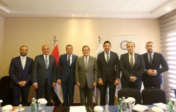 وزير البترول المصري يستعرض مع رئيس شركة بيكرهيوز سبل خفض الانبعاثات الكربونية