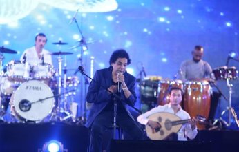 بالصور.. محمد منير يشعل حفلات مهرجان الموسيقي العربية وسط جمهوره