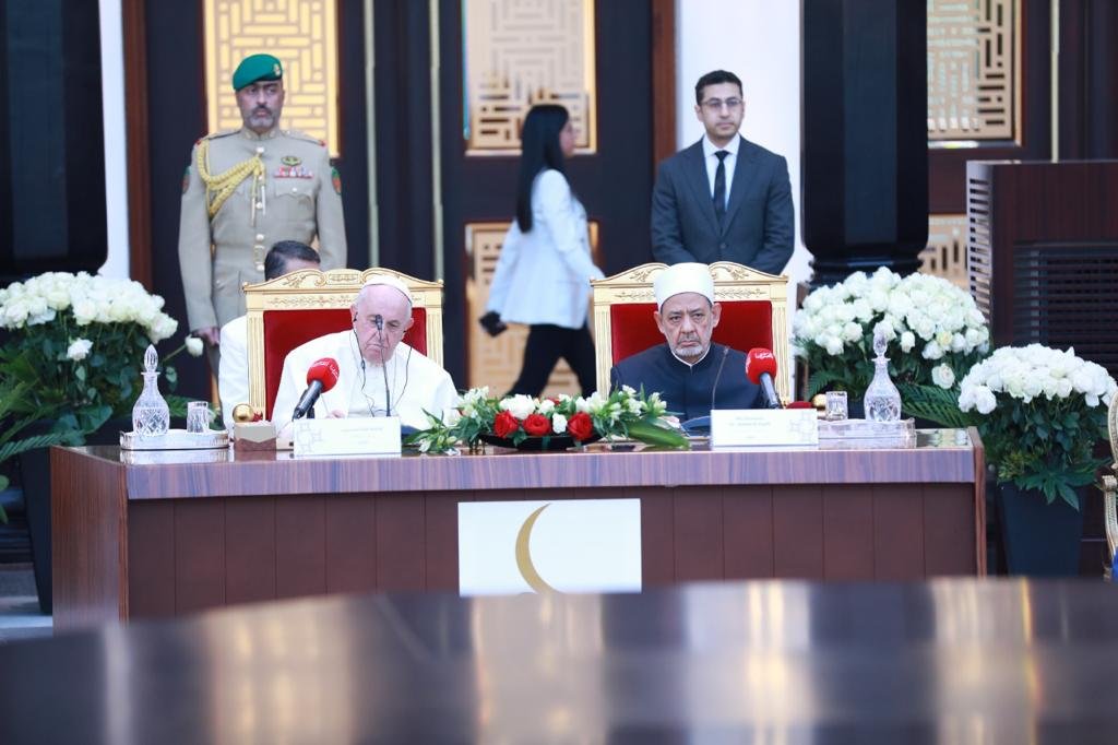 شيخ الأزهر يدعو إلى تطبيق تعاليم الإسلام للحفاظ على البيئة في ظل أزمة المناخ العالمية شيخ الأزهر يدعو إلى تطبيق تعاليم الإسلام للحفاظ على البيئة في ظل أزمة المناخ العالمية