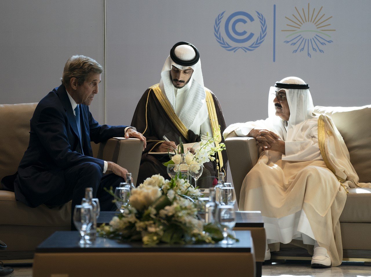 ولي العهد الكويتي يلتقي في شرم الشيخ بالمبعوث الرئاسي الأمريكي لشؤون تغيير المناخ ولي العهد الكويتي يلتقي في شرم الشيخ بالمبعوث الرئاسي الأمريكي لشؤون تغيير المناخ
