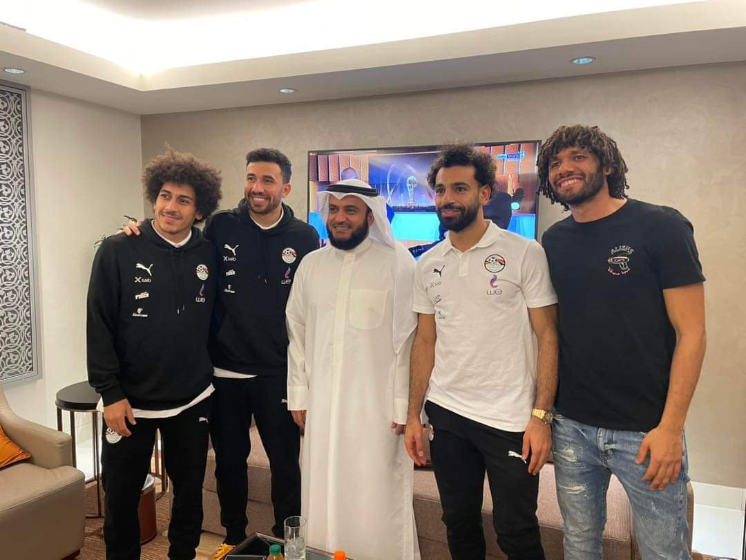 الشيخ مشاري العفاسي يحتفل مع منتخب مصر بعد الفوز على بلجيكا الشيخ مشاري العفاسي يحتفل مع منتخب مصر بعد الفوز على بلجيكا