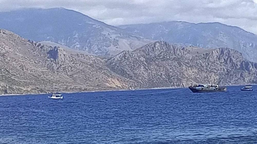 اليونان تنقل 483 مهاجراً لعبّارة بعد إنقاذهم قبالة كريت اليونان تنقل 483 مهاجراً لعبّارة بعد إنقاذهم قبالة كريت