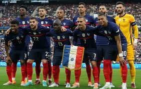 فرنسا تكتسح أستراليا برباعية وتبدأ مشوار الدفاع عن لقب كأس العالم فرنسا تكتسح أستراليا برباعية وتبدأ مشوار الدفاع عن لقب كأس العالم