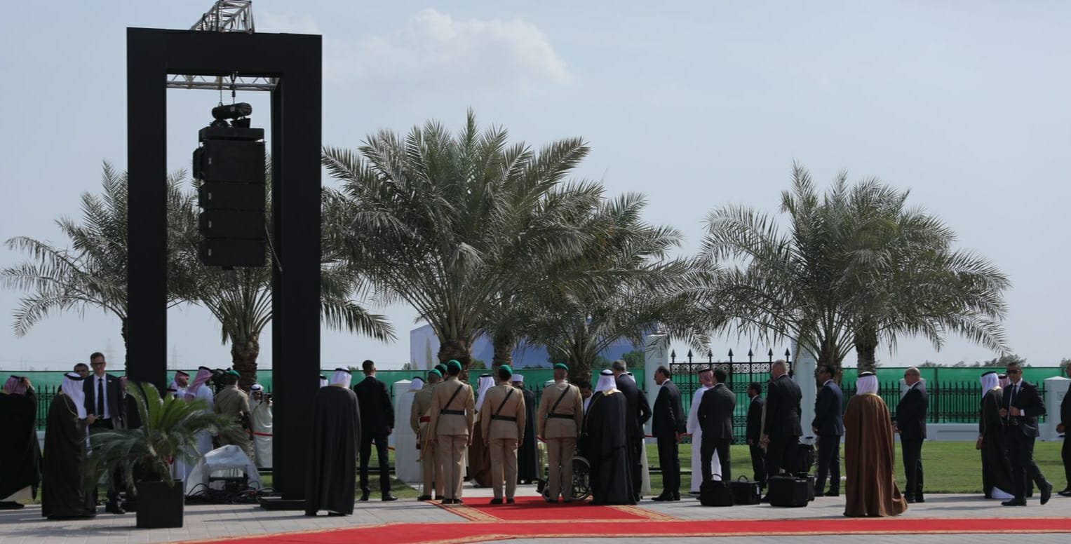 ملك البحرين يصطحب شيخ الأزهر وبابا الفاتيكان لزراعة نخلة بصرح الشهيد ملك البحرين يصطحب شيخ الأزهر وبابا الفاتيكان لزراعة نخلة بصرح الشهيد