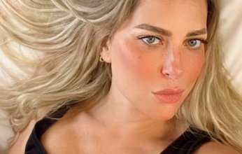 ريم مصطفى تحتفل برأس السنة على خشبة المسرح بحضور العائلة