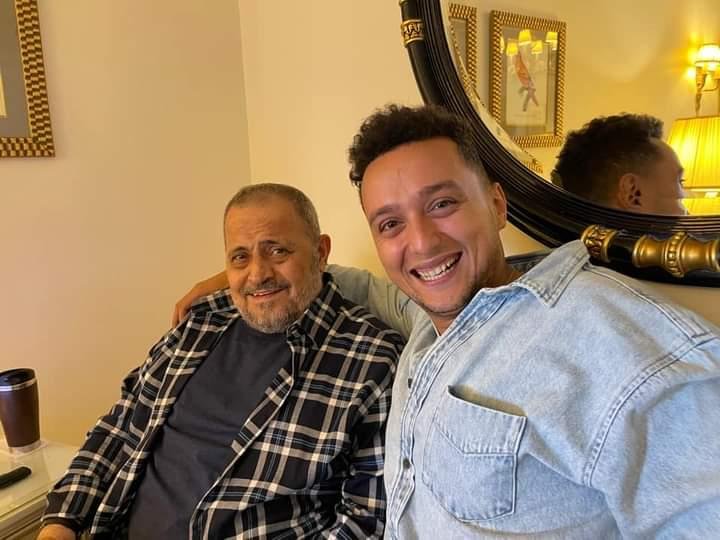 البلوجر "كيرو فوزي" يحقق حلمه بمقابلة جورج وسوف في الإسكندرية البلوجر "كيرو فوزي" يحقق حلمه بمقابلة جورج وسوف في الإسكندرية