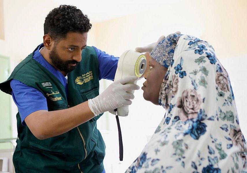 مركز الملك سلمان للإغاثة يدشن برنامج لمكافحة العمى والأمراض المسببة له في السودان والنيجر مركز الملك سلمان للإغاثة يدشن برنامج لمكافحة العمى والأمراض المسببة له في السودان والنيجر