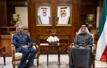 وزير الخارجية الكويتي يستقبل سفير سريلانكا لدى الكويت بمناسبة انتهاء فترة عمله