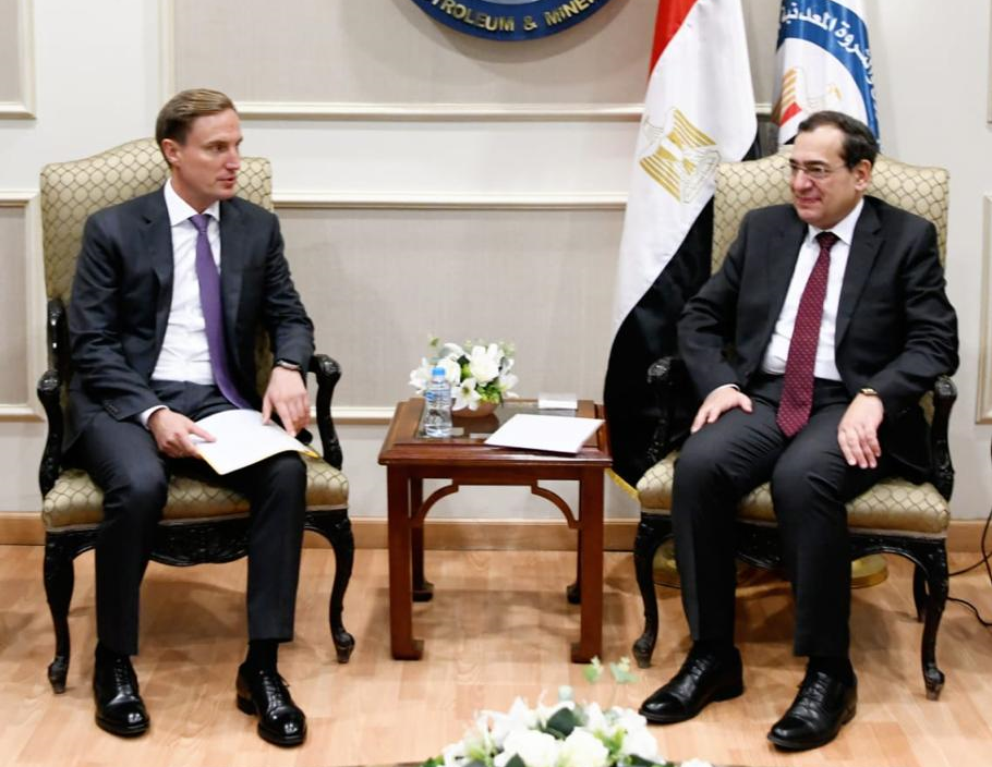وزير البترول المصري يستعرض مع رئيس لوك أويل الروسية توسعات الشركة فى مناطق امتياز جديدة وزير البترول المصري يستعرض مع رئيس لوك أويل الروسية توسعات الشركة فى مناطق امتياز جديدة