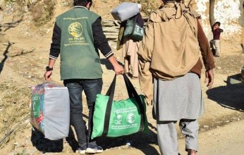 مركز الملك سلمان للإغاثة يُوزّع سلال غذائية في ولايات أفغانستان