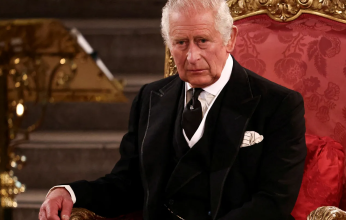 الملك تشارلز يشيد بتضامن الشعب البريطاني في مواجهة غلاء المعيشة