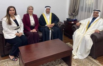 رئيس البرلمان العربي يستقبل رئيس مجلس أمناء مبرة محمد جميل العريض الخيرية بالبحرين