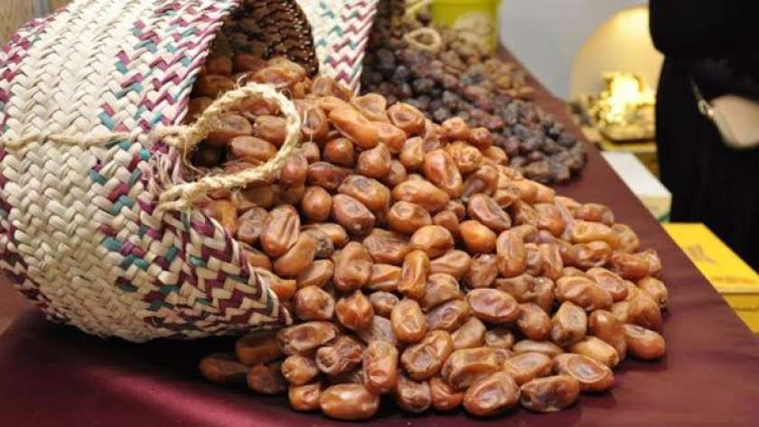 مصنعى التمور يطالبون أعادة النظر فى منظومة تصنيع التمور وتقليل الفاقد بعد أن وصل الى ٤٠% مصنعى التمور يطالبون أعادة النظر فى منظومة تصنيع التمور وتقليل الفاقد بعد أن وصل الى ٤٠%