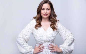 ريا أبي راشد تقدم حفل افتتاح الدورة الثانية لمهرجان البحر الأحمر السينمائي الدولي