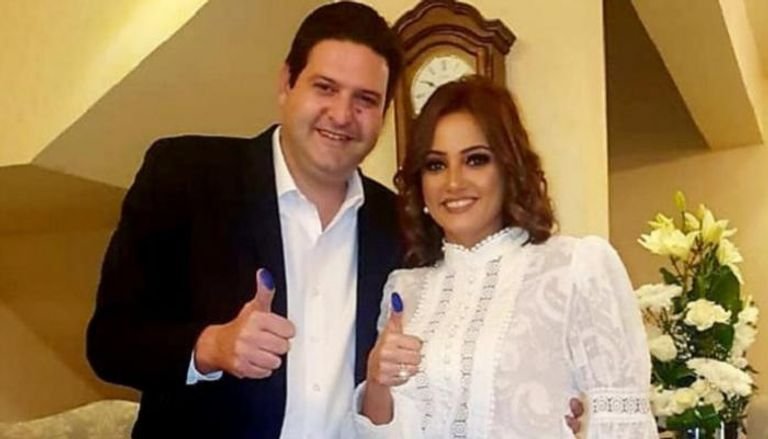 بشرى وزوجها يحتفلان بعيد زواجهما الثاني بشرى وزوجها يحتفلان بعيد زواجهما الثاني