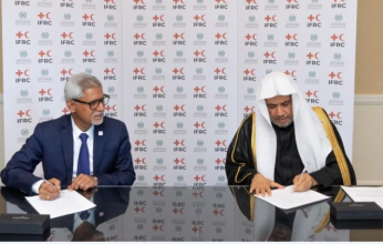 العالم الإسلامي توقع اتفاقية مع جمعيات الصليب والهلال الأحمر لتقديم مساعدات إنسانية