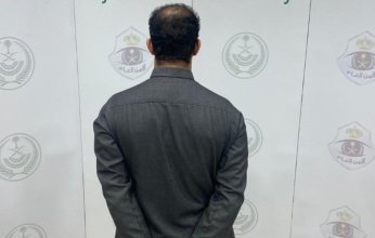 السعودية.. القبض على شخص لدهسه آخرَين في منطقة رملية بالقنفذة