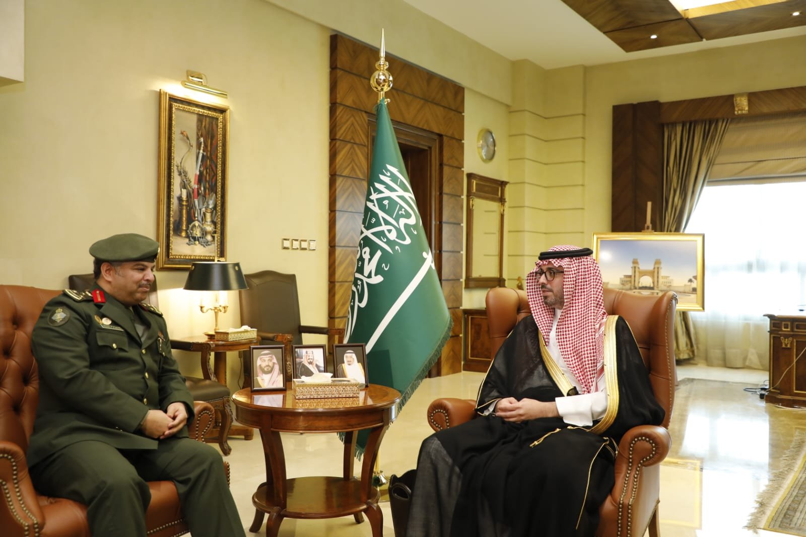 محافظ جدة يستقبل مدير جوازات منطقة مكة المكرمة محافظ جدة يستقبل مدير جوازات منطقة مكة المكرمة